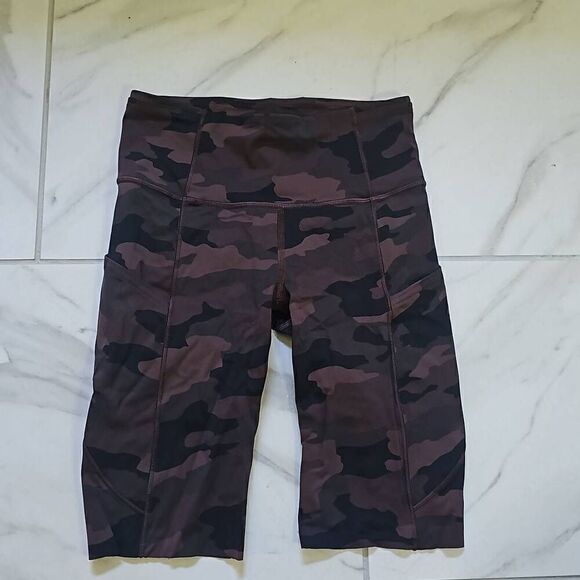 Lululemon Size 4 Biker Shorts 8" Camo - Picture 3 of 3